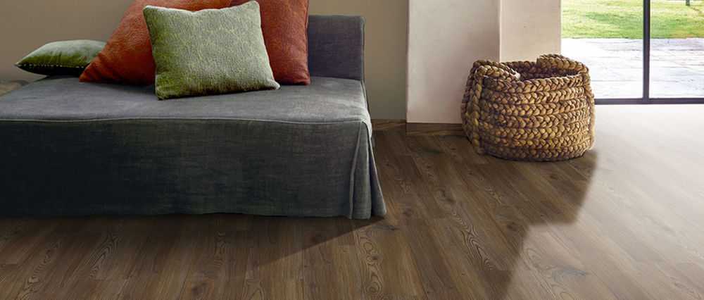 Ván sàn công nghiệp cũng sở hữu những mẫu cao cấp đắt ngang so với sàn gỗ tự nhiên
