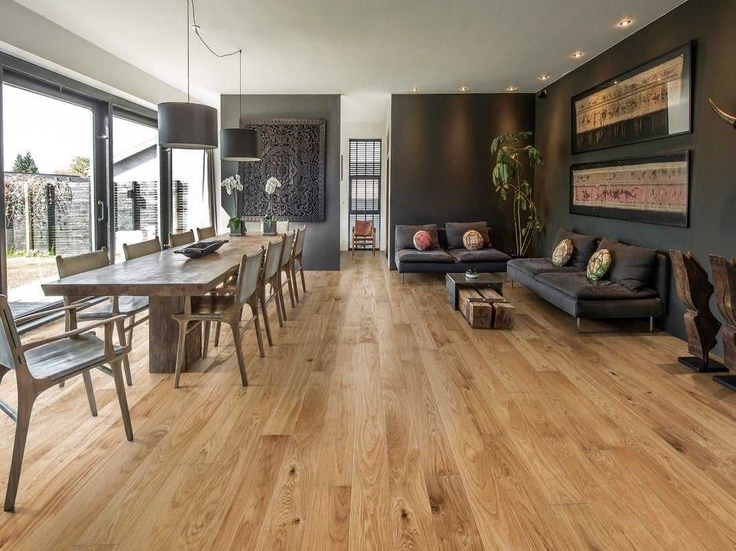 Sàn gỗ đẹp mang lại một tổng thể không gian vô cùng ấn tượng, đẳng cấp hơn hẳn so với các vật liệu lát sàn thông thường