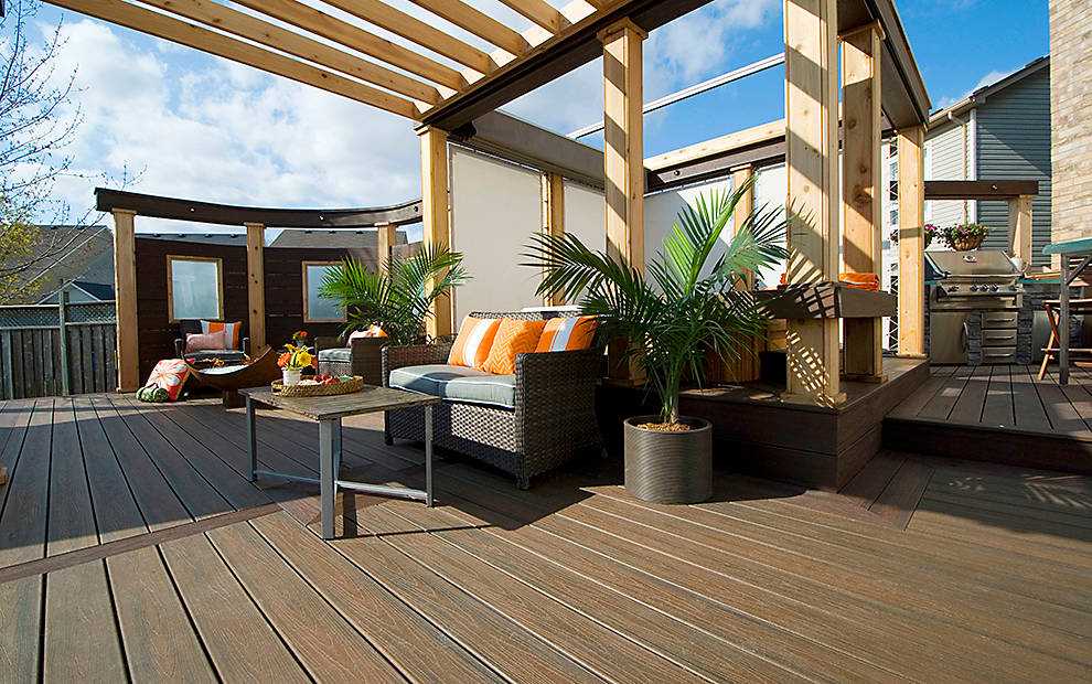 Sàn nhựa gỗ ngoài trời được sử dụng cho khu vực sân thượng mang lại không gian nghỉ ngơi sang trọng, đẹp mắt