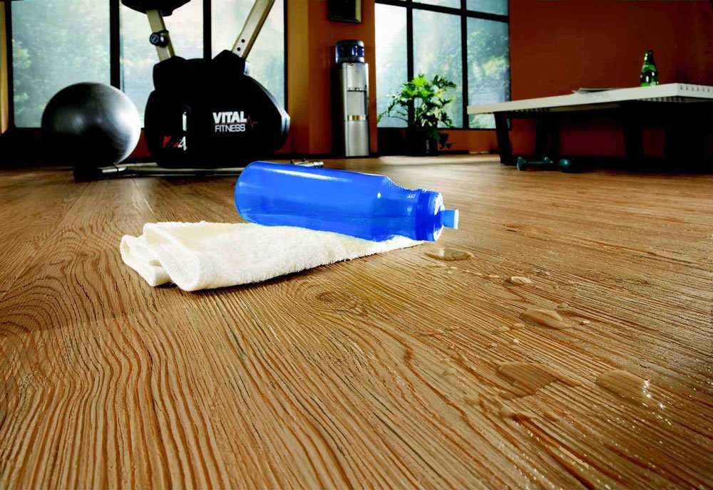 Theo các chuyên gia đánh giá, có tới 50% độ bền của ván gỗ lót sàn sẽ phụ thuộc vào cách vệ sinh sàn gỗ tự nhiên