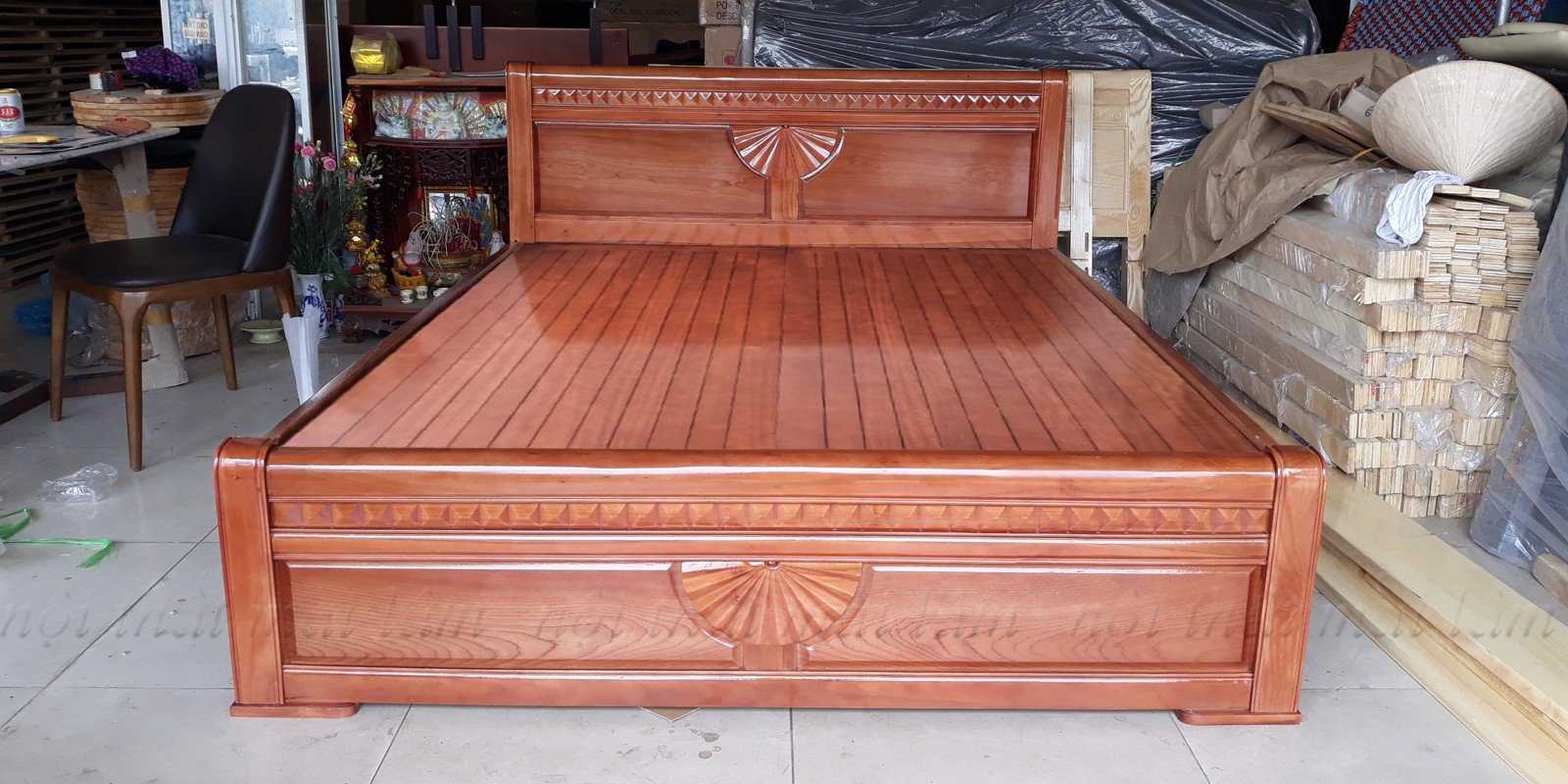 Giường ngủ gỗ xoan đào được thiết kế đa dạng kích thước phù hợp với nhiều đối tượng sử dụng 