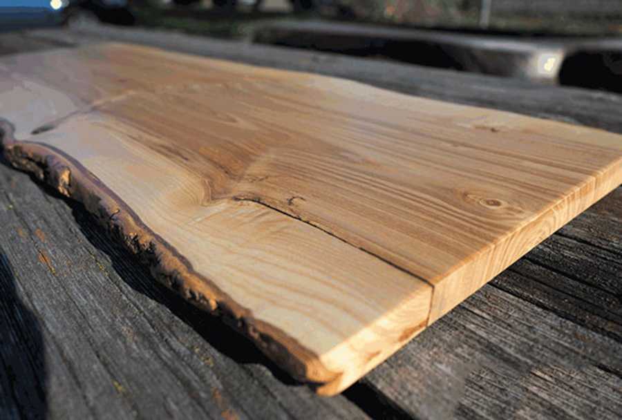 Gỗ tần bì là loại gỗ tự nhiên rất được yêu thích và sử dụng phổ biến trong trang trí và thiết kế
