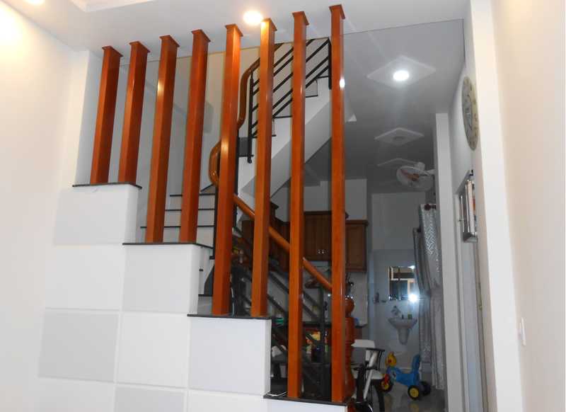 Lam gỗ cầu thang là một trong số các dòng sản phẩm thiết kế nội thất được rất nhiều người yêu thích.