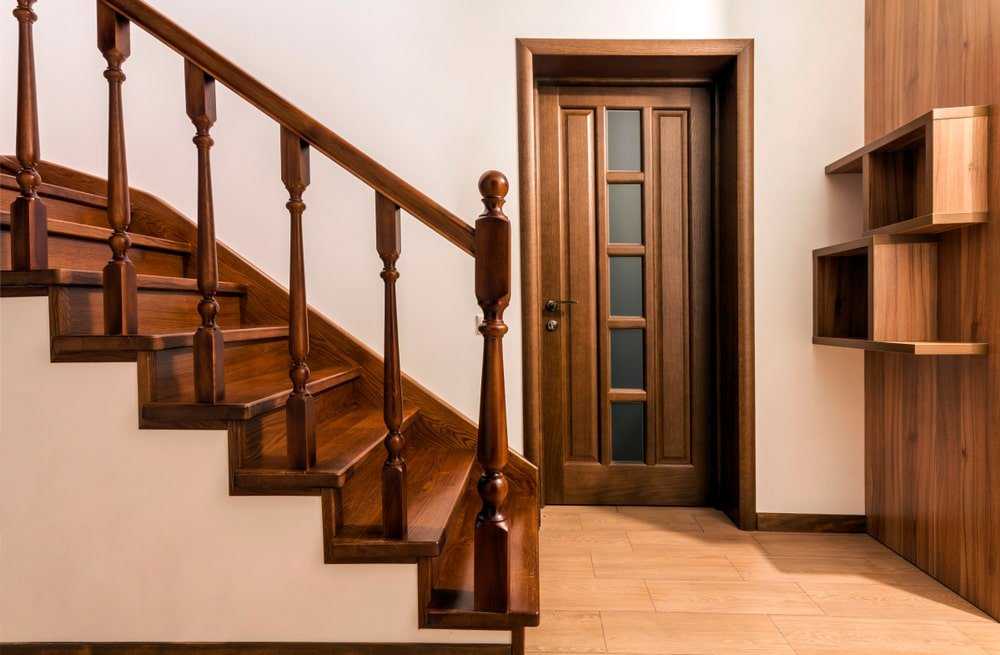 Nên lựa chọn cầu thang gỗ đẹp thật kỹ sàng sao cho phù hợp với không gian nội thất 