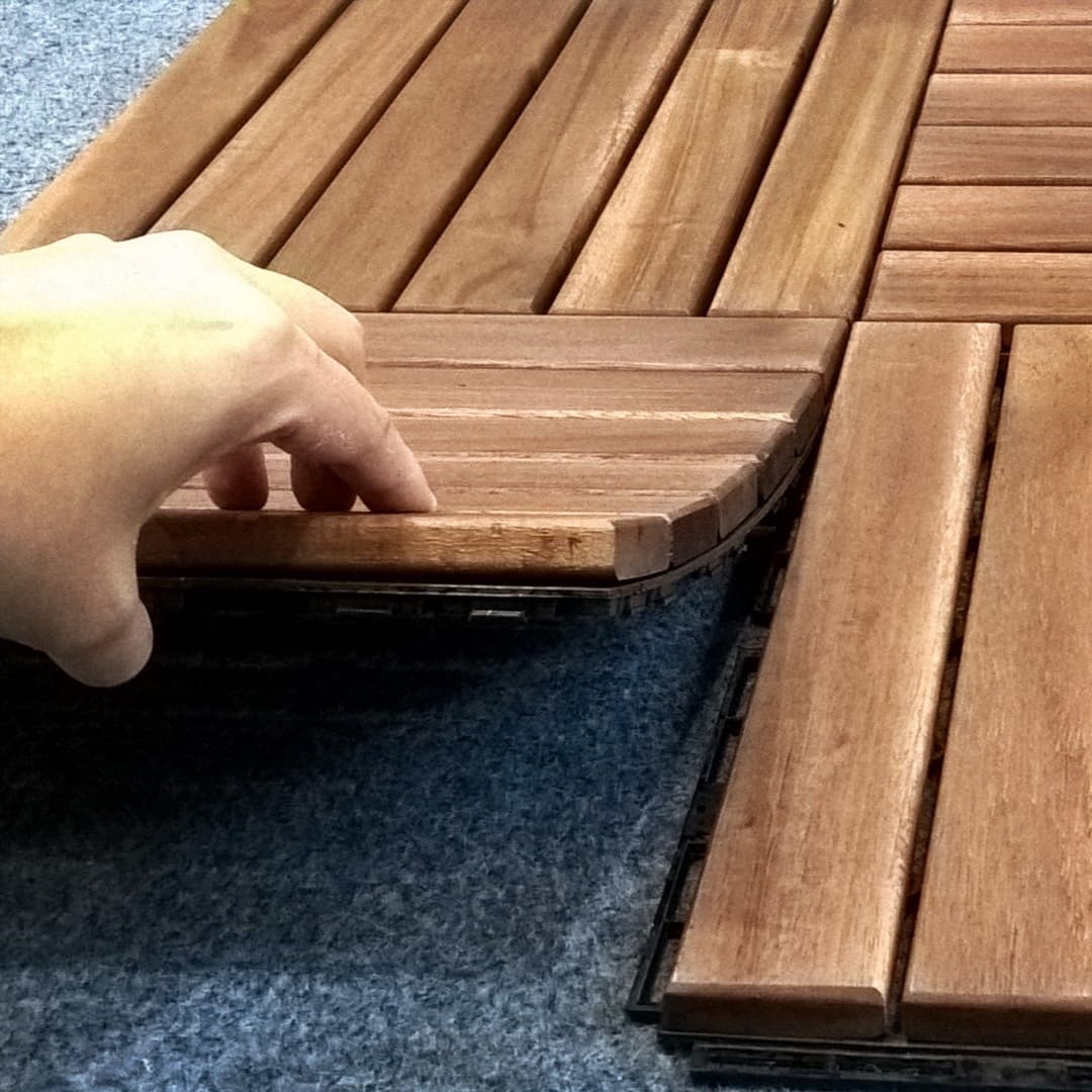 Sàn gỗ ban công nên dùng thanh gỗ nhựa hay vỉ gỗ nhựa?