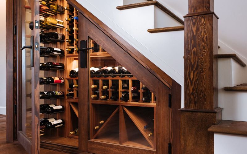 Mẫu tủ rượu gầm cầu thang bằng gỗ