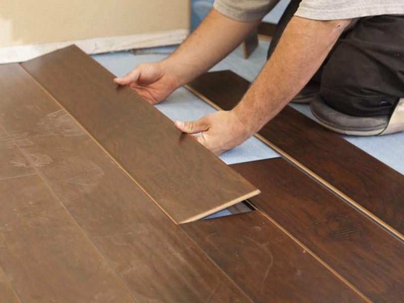Lựa chọn thời điểm lắp đặt sàn gỗ phù hợp 