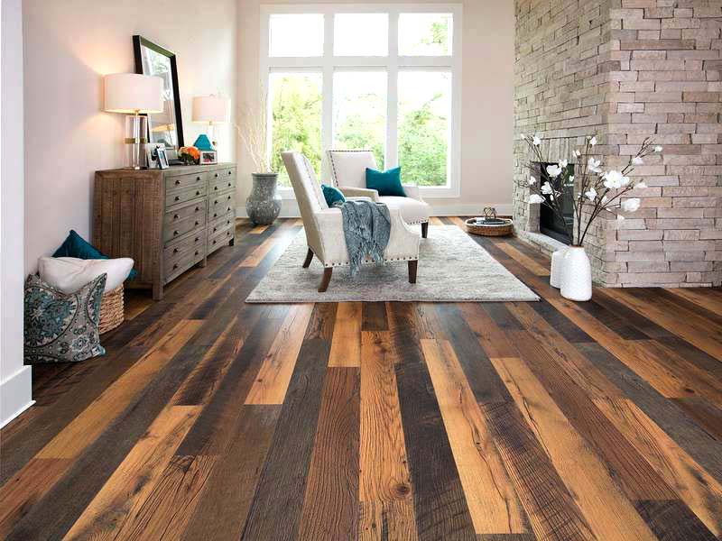 Sàn gỗ Indonesia được sử dụng phổ biến trong các công trình có mật độ di chuyển cao như phòng khách