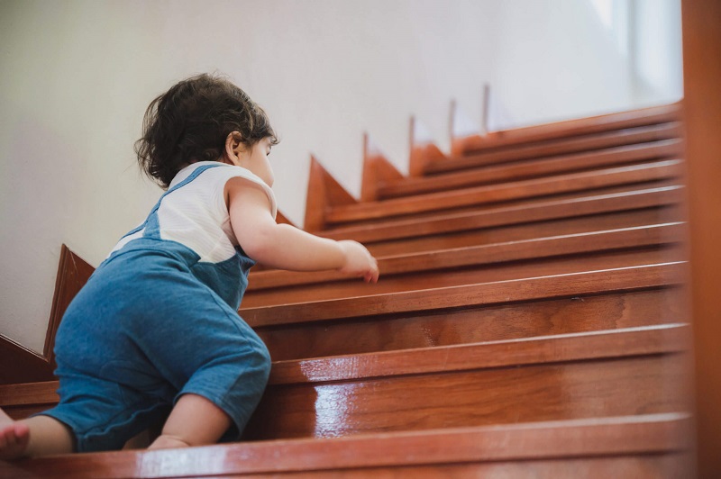 Mặt bậc cầu thang gỗ nhựa có khả năng chống trơn trượt, an với trẻ em