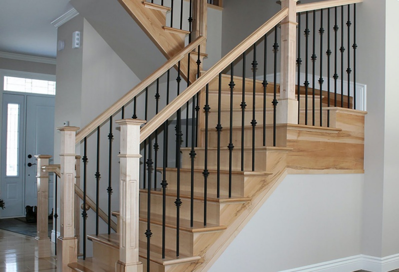 Thiết kế tay vịn cầu thang vuông giúp căn nhà hiện đại hơn