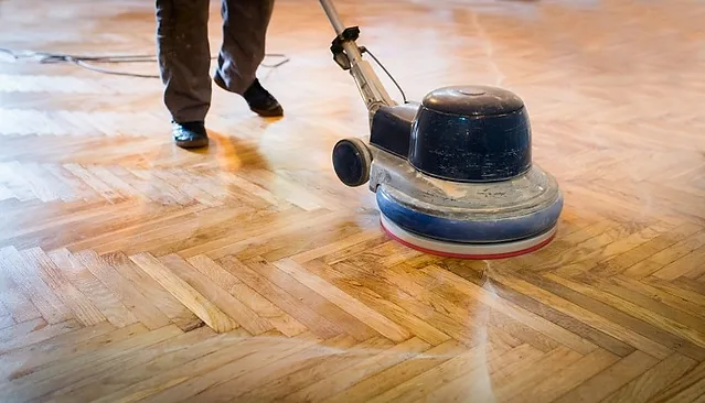 Bạn nên đánh bóng sàn gỗ định kỳ để đảm bảo về mặt thẩm mỹ và độ bền