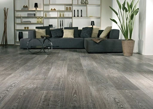 Ứng dụng sàn gỗ vân đá cho thiết kế phòng khách